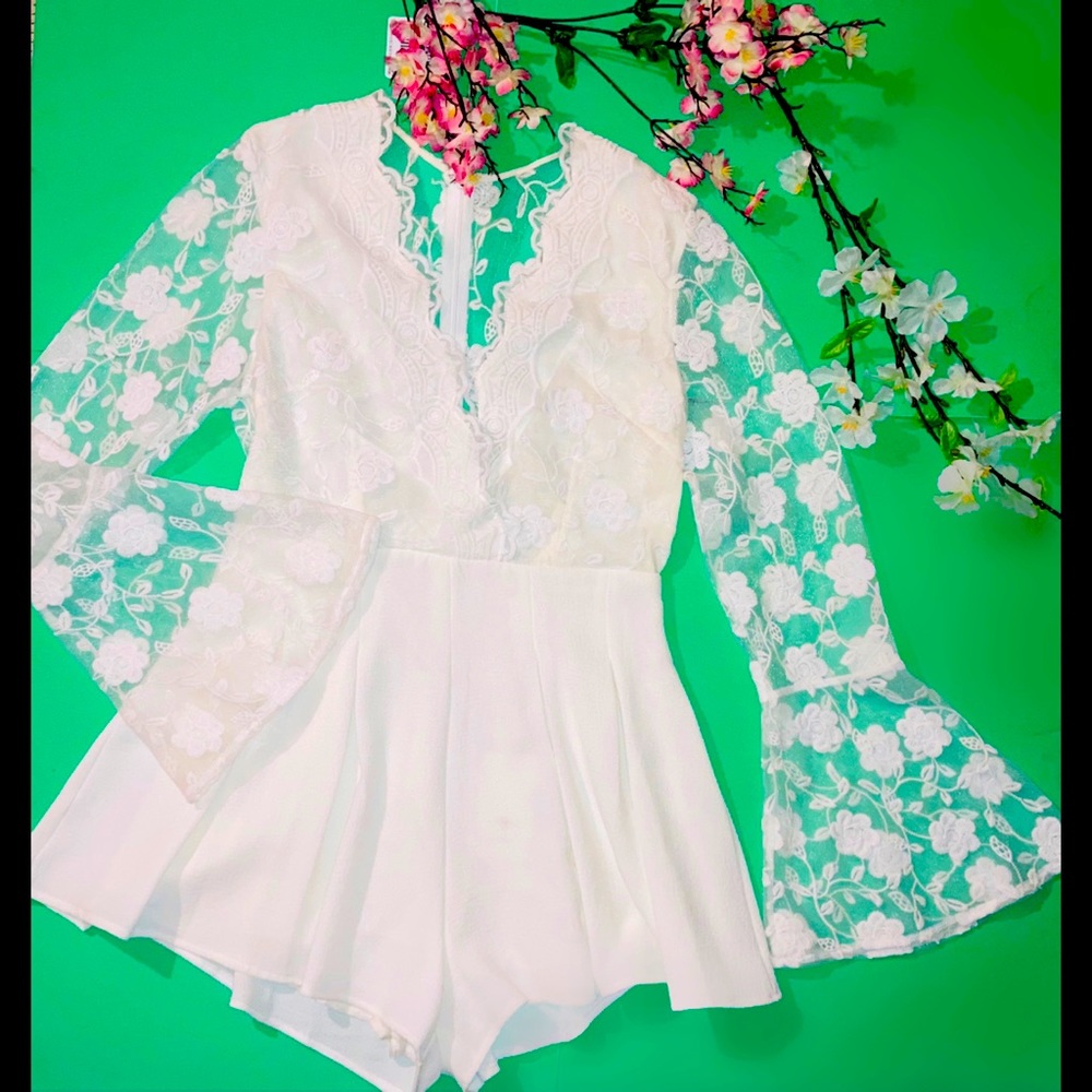L’Atiste White Lace Sheer Bell Sleeve Romper